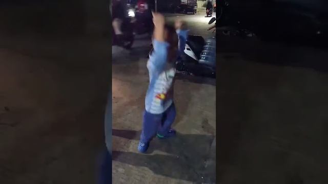 Bocil Usiltan masih kurus lagi beli nasi goreng sambil joged dangdut смотреть онлайн