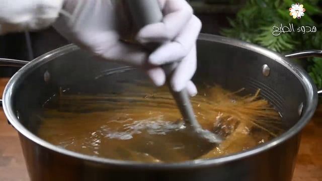 Спагетти-паста становится восхитительной с этим насыщенным и ароматным томатным соусом!