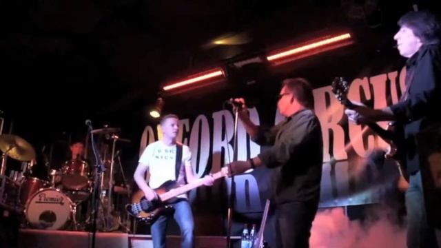 Oxford Circus feat. Golden Earring "Radar Love" смотреть онлайн