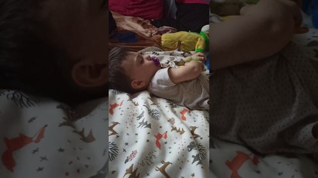 Поп-ит настолько расслабляющая игрушка антистресс, что ребенок сам уснул от неё