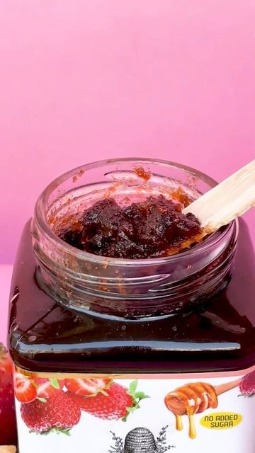 Indulge in the luscious sweetness of our Strawberry Honey Jam! #shopnow #beehivefarms смотреть онлайн