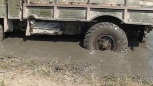 Газ 66 по бездорожью. Форсируем водоем. Ил, грязь, болото. Hard test drive off-road