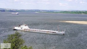 Грузовой теплоход НИЖНЕКАМСК в Волгограде выходит из ВДСК.