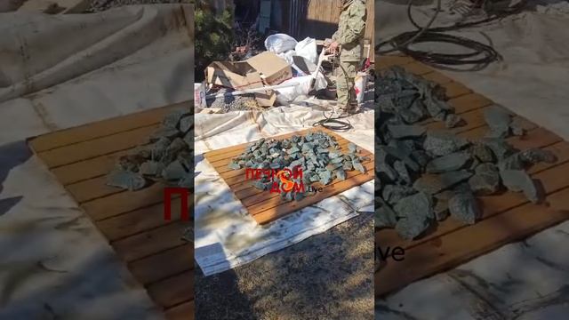 Банный камень моем и укладываем в печь. 24-03-2025