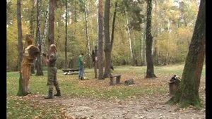 Метание мачете кукри Cold Steel