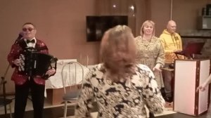 Белые розы.