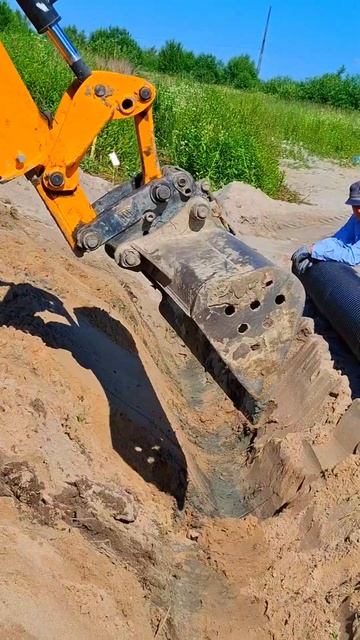 Заезд на участок через канаву #строительство #участок #дом #дача #дренаж #трактор #стройка #jcb #рек смотреть онлайн