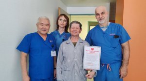 Благодарность коллективу кардиоцентра вручил пациент, недавно отметивший свой 90-летний юбилей