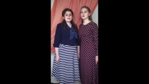 "Песня о Днепре" - исполняет Арт-Группа Яблоневый цвет Елена и Юлия Коротковы.
