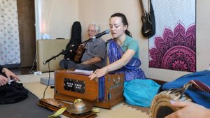 Бхаджан Шри Кришна Чайтанья Прабху Дойа Коро Море в исп. м.Камилы. 23.03.25