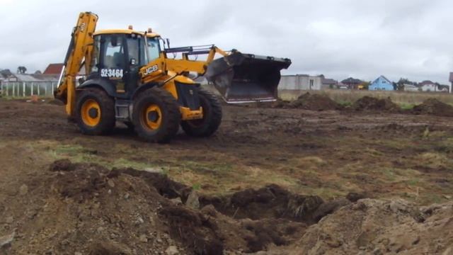 Планировка участка трактором  JCB - срезка бугров
