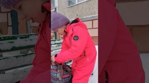 24 часа в подъезде, и на улице