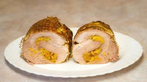 Свиной рулет, фаршированный курагой
