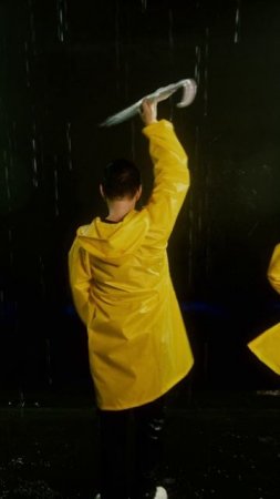 🌧 Дождливый день, но не в Нью-Йорке — у нас всё драматичнее!