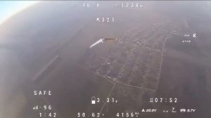 Украинский дрон-камикадзе атакует российский дрон-разведчик и промахивается.