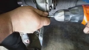 Как нарезать на клапане ещё одну канавку под сухарь без станка