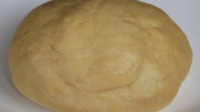 Тонкая пицца с грибами и помидорами черри