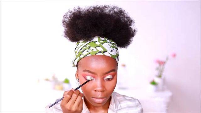 GREEN GLITTER CUT CREASE + RED LIPS | HOLIDAY CHRISTMAS MAKEUP TUTORIAL | SKY BELLE смотреть онлайн