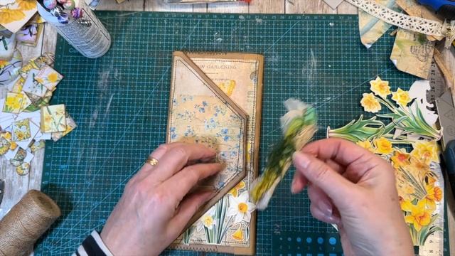 journaljigsaw Delightful Rustic Daffodils: A Step-by-Step Tutorial for an Envelope Journal Topper