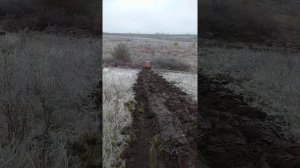 Пахота на ДТ 75 по болоту и льду