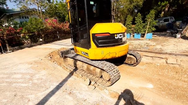 Приключения экскаватора JCB в жарком Таиланде. смотреть онлайн