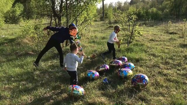 Герои в масках Челлендж лопаем шарики BzB смотреть онлайн