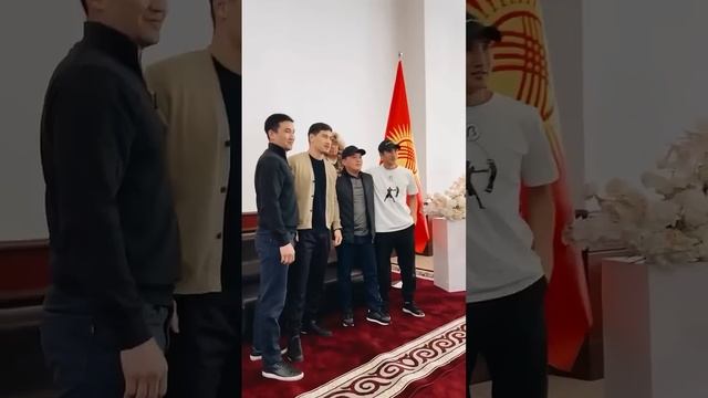 Абсолютный чемпион мира Дмитрий Бивол прилетел в