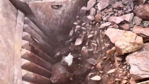 Строительство, дробление щебёнки