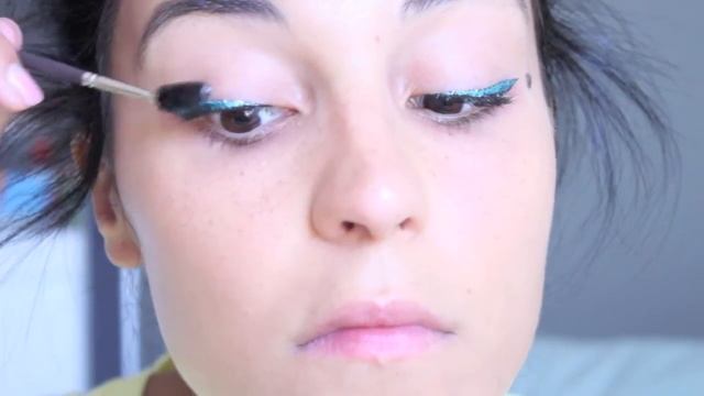 Eye liner con Glitter verde | Green Glitter Eyeliner смотреть онлайн