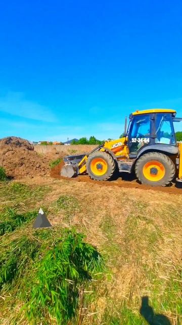 Как БЕСПЛАТНО отсыпать участок плодородным грунтом #дачныесоветы #стройка #участок #jcb #трактор смотреть онлайн