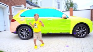 Сеня и Папа украшают Машину Цветными Стикерами