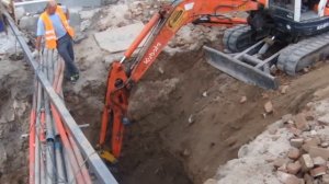 Работа мини-экскаватора по прокладке футляра на реконструкции моста - steh39.ru