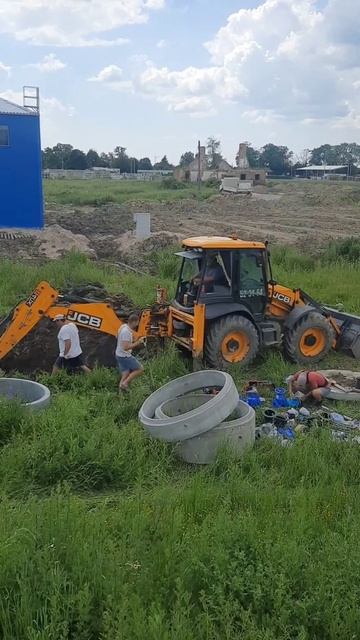 JCB4CX смог, а миник НЕ справился❗#jcb #трактор #стройка #колодец #канализация #участок смотреть онлайн