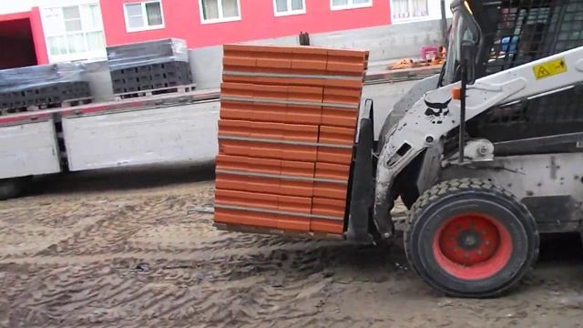 Может ли Бобкэт с вилами поднять поддон с блоком - Спецтехника39 смотреть онлайн