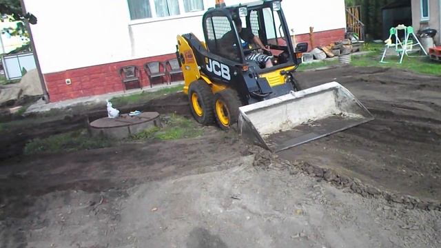 Как завезти грунт на участок Бобкетом - Спецтехника39 смотреть онлайн