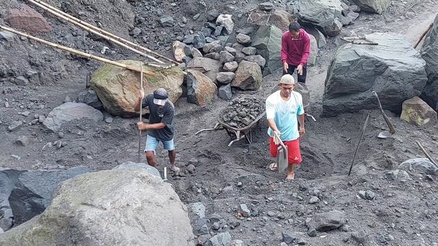 Строительство, в карьере стало очень мнго оползней. проблема