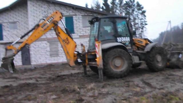 Выравнивание глины на участке колесным трактором JCB 4CX - Спецтехника39 смотреть онлайн