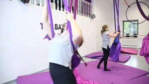 ДЕНЬ РОЖДЕНИЕ В НАШЕЙ СТУДИИ ТАНЦЕВ THE BAT, ДЕТИ НА ВОЗДУШНОЙ ГИМНАСТИКЕ
