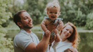 «Первая мысль была — оставить в роддоме»: звезда «Ранеток» Евгения Огурцова рассказала об дочери