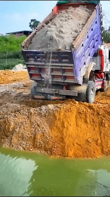 РАМАЗАН на самосвале #ramazan #грузовик #rasul #юмор #камаз #спецтехника #работа #стройка #приколы смотреть онлайн