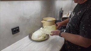 Голубцы в духовке в казане.