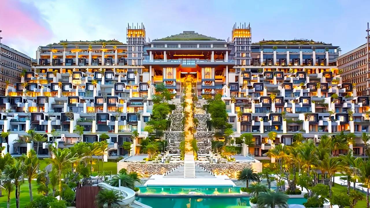 The Apurva Kempinski Bali, Luxury Hotel & Resort in Indonesia ｜ Amazing Aquarium Restaurant