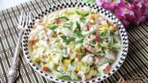 Салат с крабовыми палочками и молодой капустой