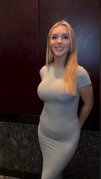 Шикарная малышка в сером платье 🖤🍑👍🚀👇