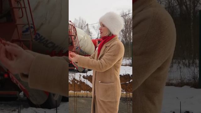 Заливаем дно бассейна бассейн из несъемной опалубки
