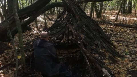 ОХОТА НА СТРАННОЕ НЕИЗВЕСТНОЕ СУЩЕСТВО, ВЫСЛЕДИЛ ЕГО УБЕЖИЩЕ, ВЫЖИВАНИЕ