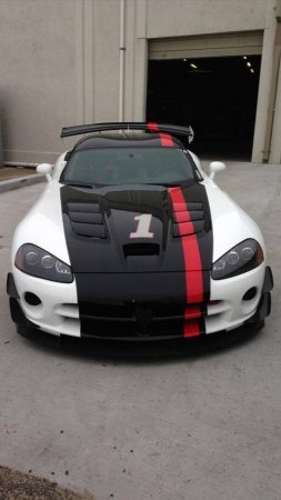 BMW M5 F90 vs DODGE VIPER