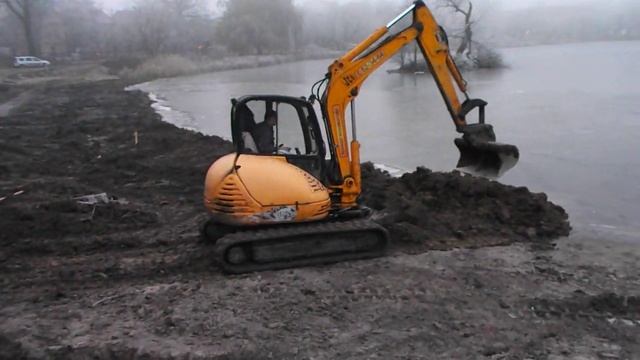 Благоустройство берега Летнего озера гусеничным экскаватором JCB 8060 - Спецтехника39 смотреть онлайн