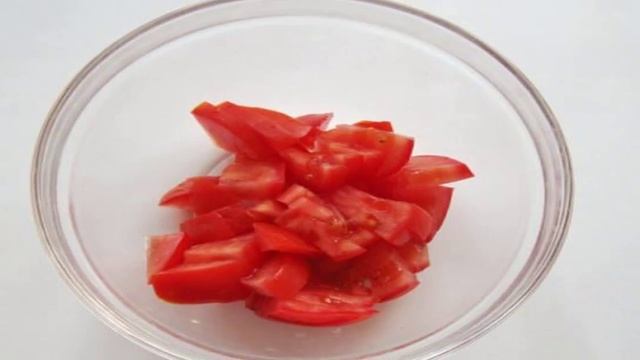 Салат с помидором и репчатым луком