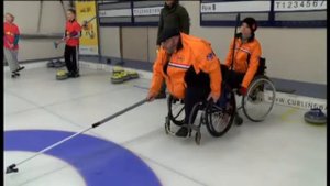 TV West reportage over rolstoelcurlers bij het NK curling met Louisa
